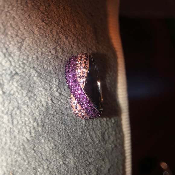 Ring - Picture 1 of 2